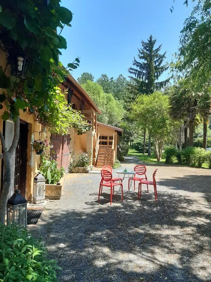 Nocleg ze śniadaniem Bed and Breakfast Le Moulin Du Comte Bourrouillan