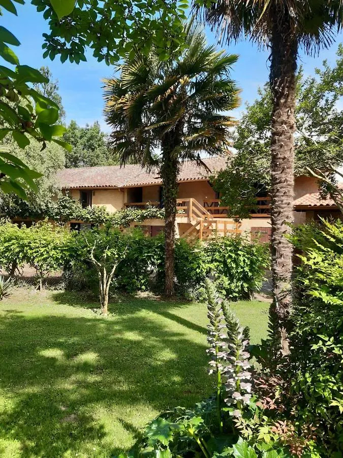 Bed and Breakfast Le Moulin Du Comte Bourrouillan Francja