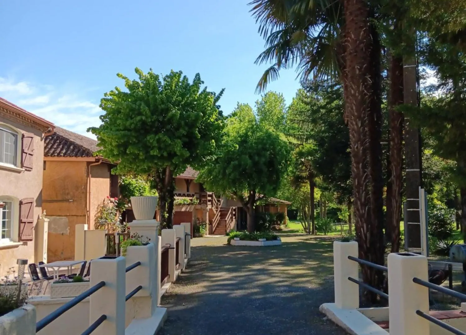 Bed and Breakfast Le Moulin Du Comte Bourrouillan Nocleg ze śniadaniem