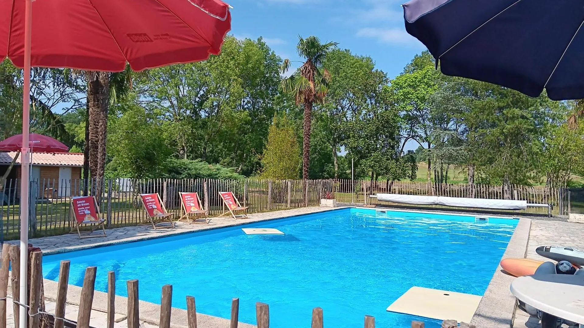 Nocleg ze śniadaniem Bed and Breakfast Le Moulin Du Comte Bourrouillan Francja